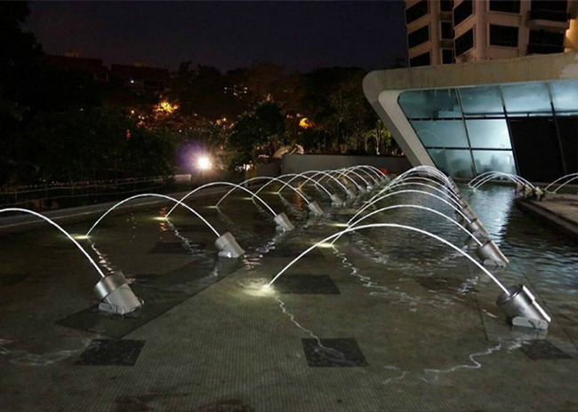 Đài phun nước trang trí sân vườn sáng tạo với đèn led điều khiển PC nhà cung cấp